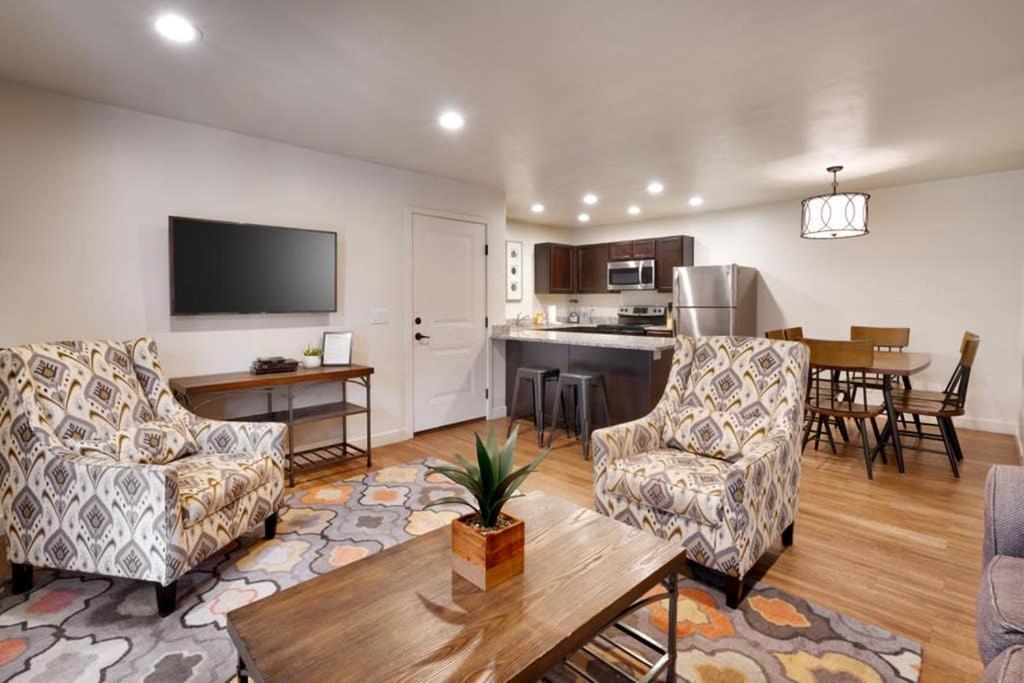 6H Spacious Redcliff Condo, Pool & Hot Tub モアブ エクステリア 写真