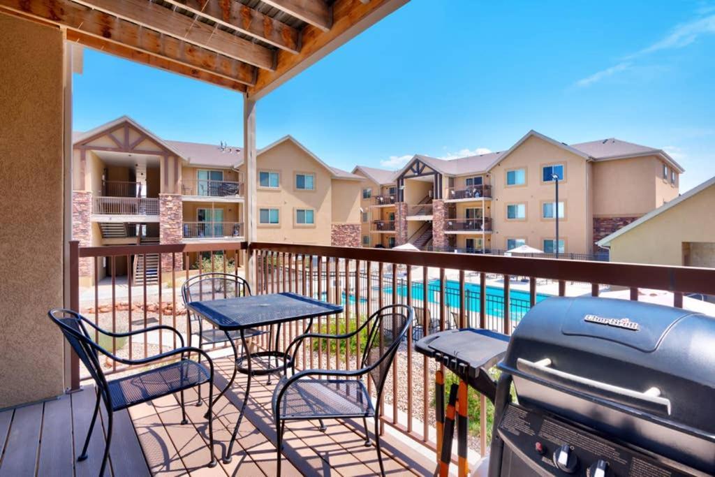 6H Spacious Redcliff Condo, Pool & Hot Tub モアブ エクステリア 写真